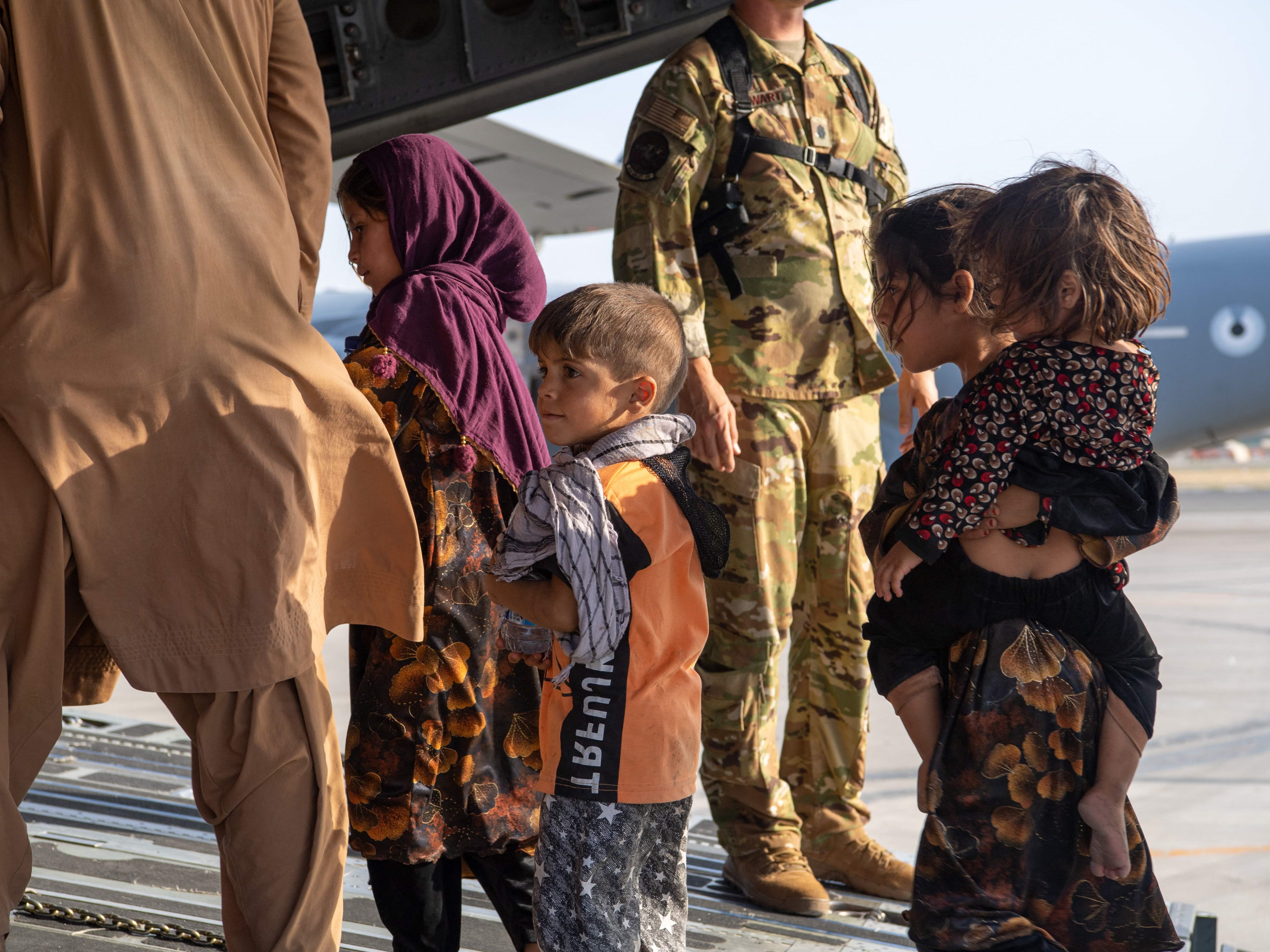 Evakuasi warga Afghanistan di Bandara Internasional Hamid Karzai, Afghanistan.