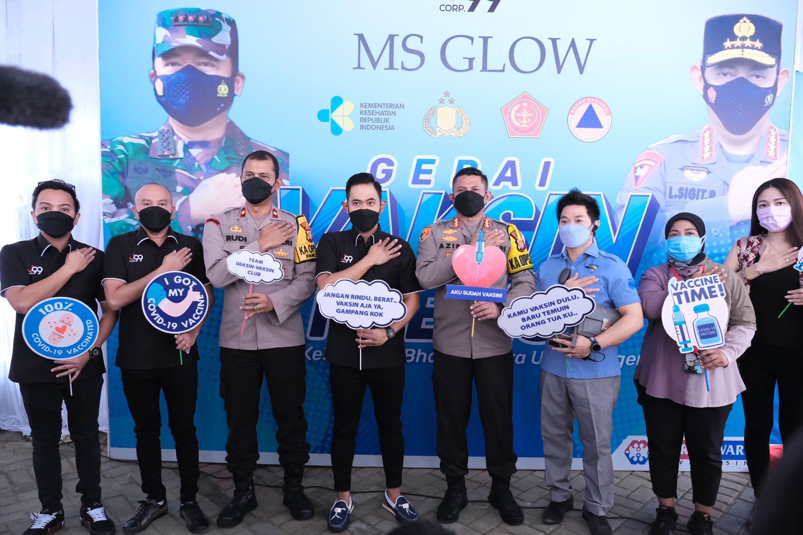 Polres Jakarta Selatan bekerjasama dengan Juragan 99 dan MS Glow menggelar kegiatan vaksinasi covid-19 untuk 1.000 orang warga.