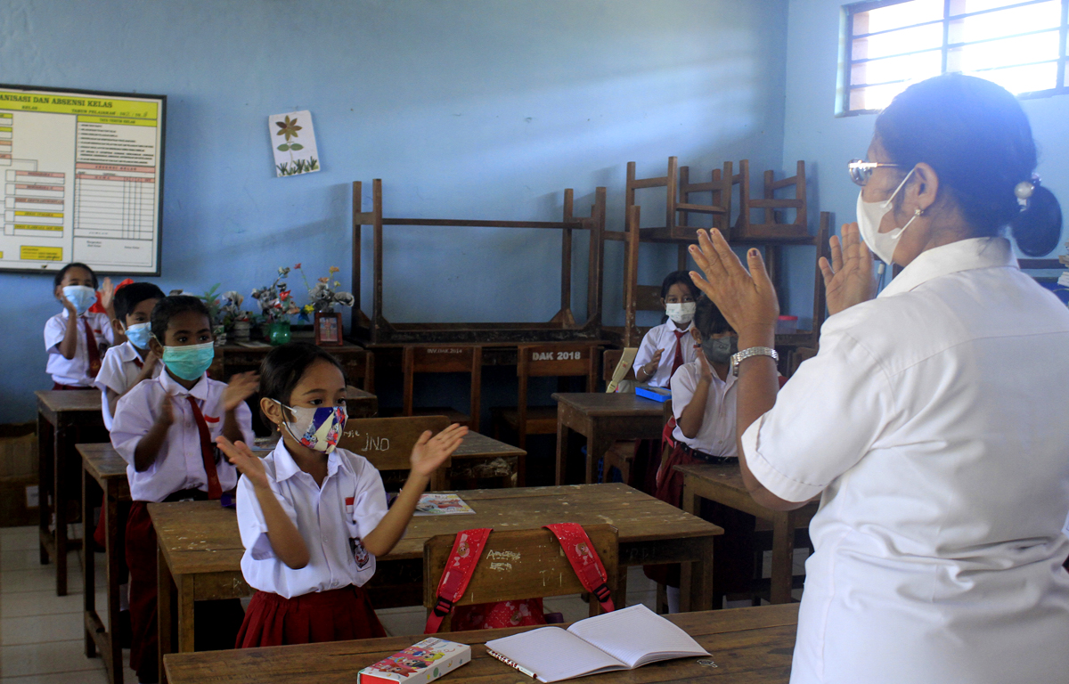 Siswa mengikuti pembelajaran tatap muka di SD Inpres Liliba, Kota Kupang, Nusa Tenggara Timur, Rabu (22/9/2021)