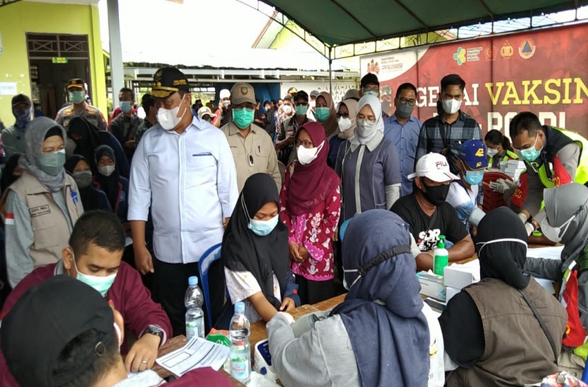 Wakil Gubernur Kalimantan Tengah  Edy Pratowo mengawal vaksinasi covid-19 untuk pelajar di Kabupaten Pulang Pisau