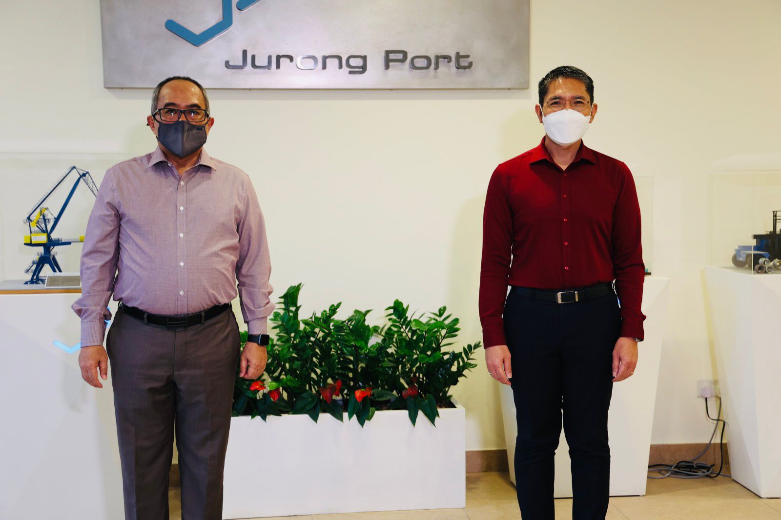 Duta Besar RI untuk Singapura, Suyo Pratomo (kiri) dan Mohammad Maliki, Second Minister for Education and Foreign Affairs Singapura.