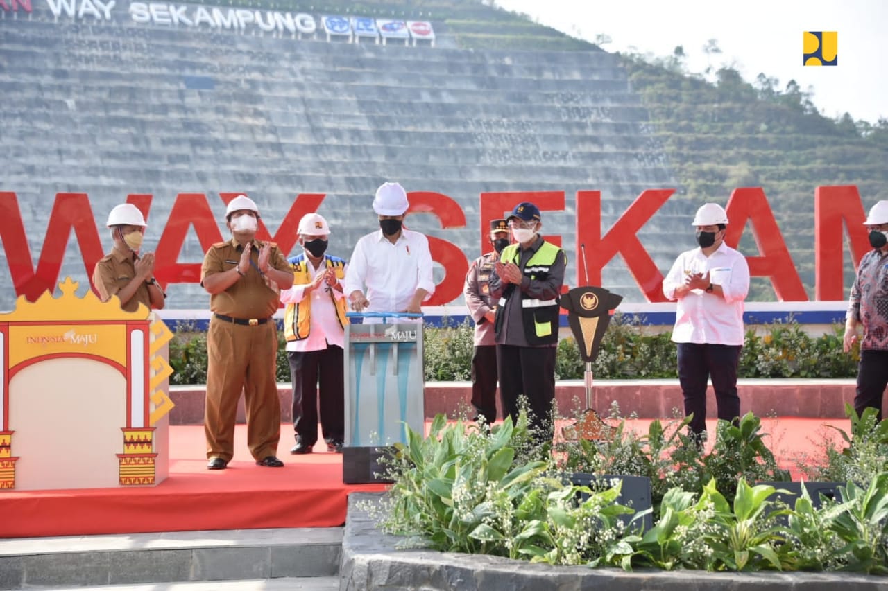 Presiden Joko Widodo (Jokowi) meresmikan Bendungan Way Sekampung di Kabupaten Pringsewu Provinsi Lampung pada Kamis, (2/9).