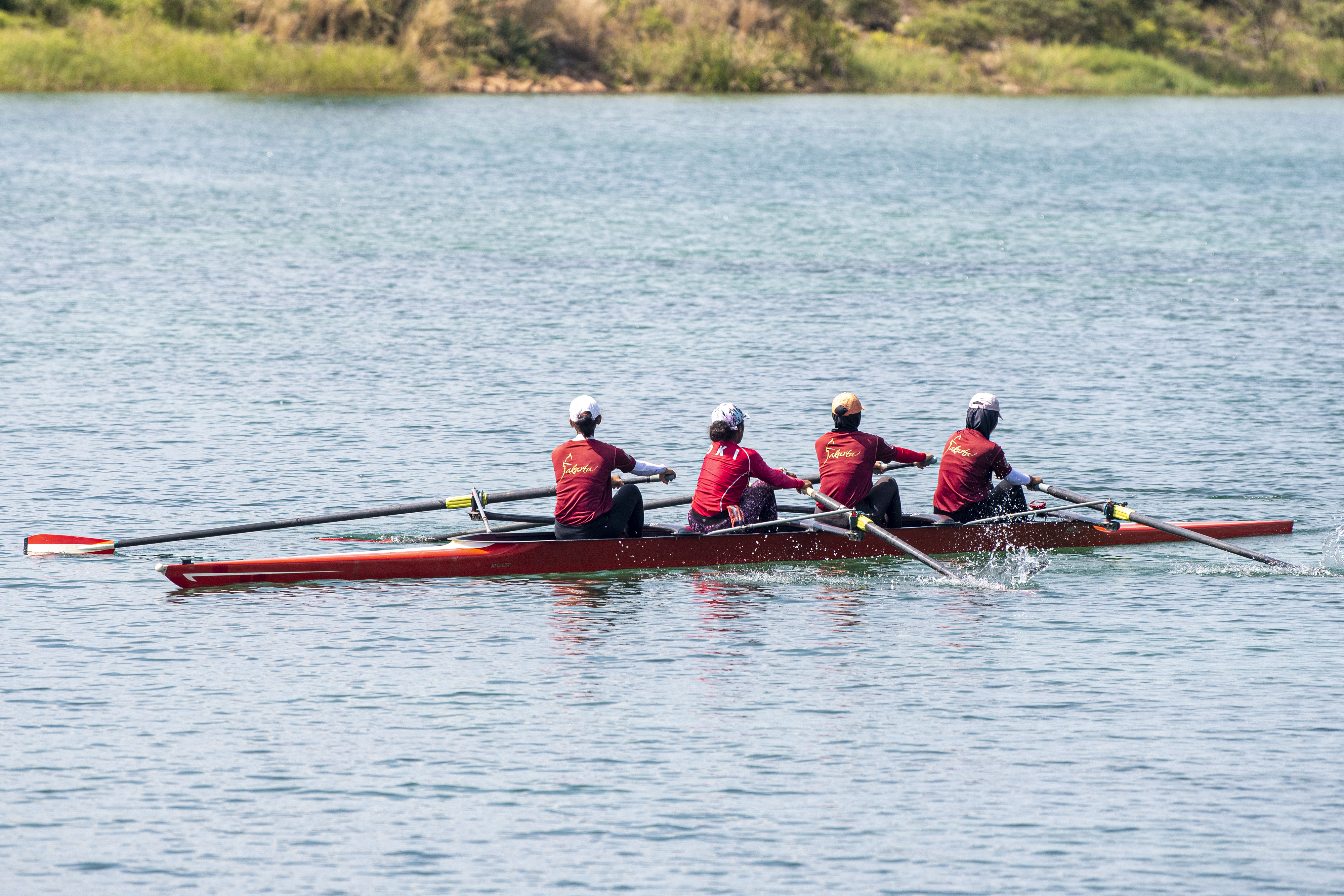  Atlet dayung PON DKI Jakarta saat uji tanding di arena dayung Jakabaring Sport CIty (JSC), Palembang, Sumatera Selatan, Minggu (18/7).