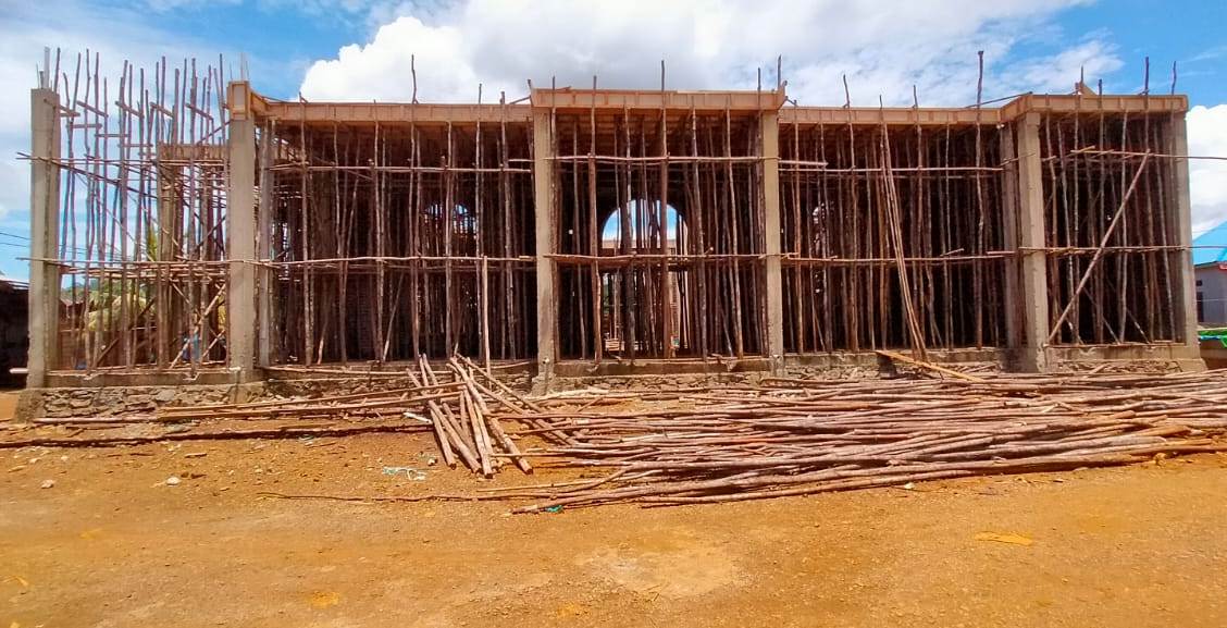 Andi Amran fokus melakukan kerja-kerja sosial dan Salah satunya adalah membangun masjid di sebuah desa di Konawe Utara. 