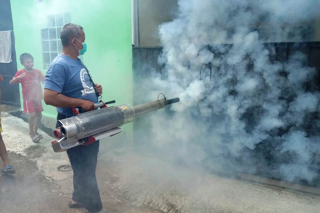 Fogging salah satu upaya untuk mengusir nyamuk penyebab DBD.