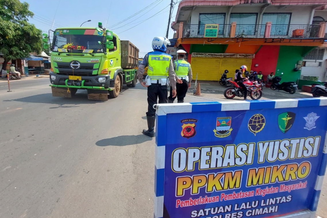 Untuk mengurangi mobilitas ke Bandung raya, kawasan Padalarang akan diberlakukan gage nopol kendaraan tiap akhir pekan.