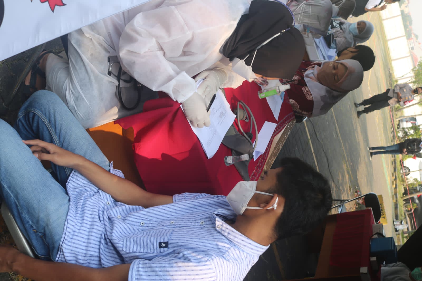 Pelaksanaan vaksinasi Yayasan Putera Indonesia di Padalarang, Bandung Barat, Jawa Barat