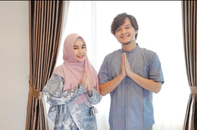 Anisa Rahma (kiri) dan suaminya Anandito Dwis