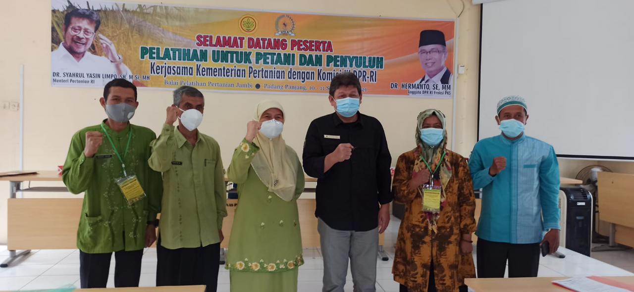 Komisi IV DPR RI dan BPPSDMP Kementan menggelar pelatihan bagi petani dan penyuluh pertanian di Kota Padang Panjang, Sumbar.