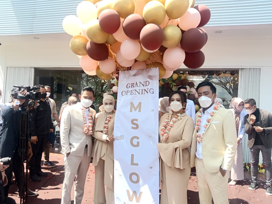 Acara pembukaan cabang baru MS Glow.
