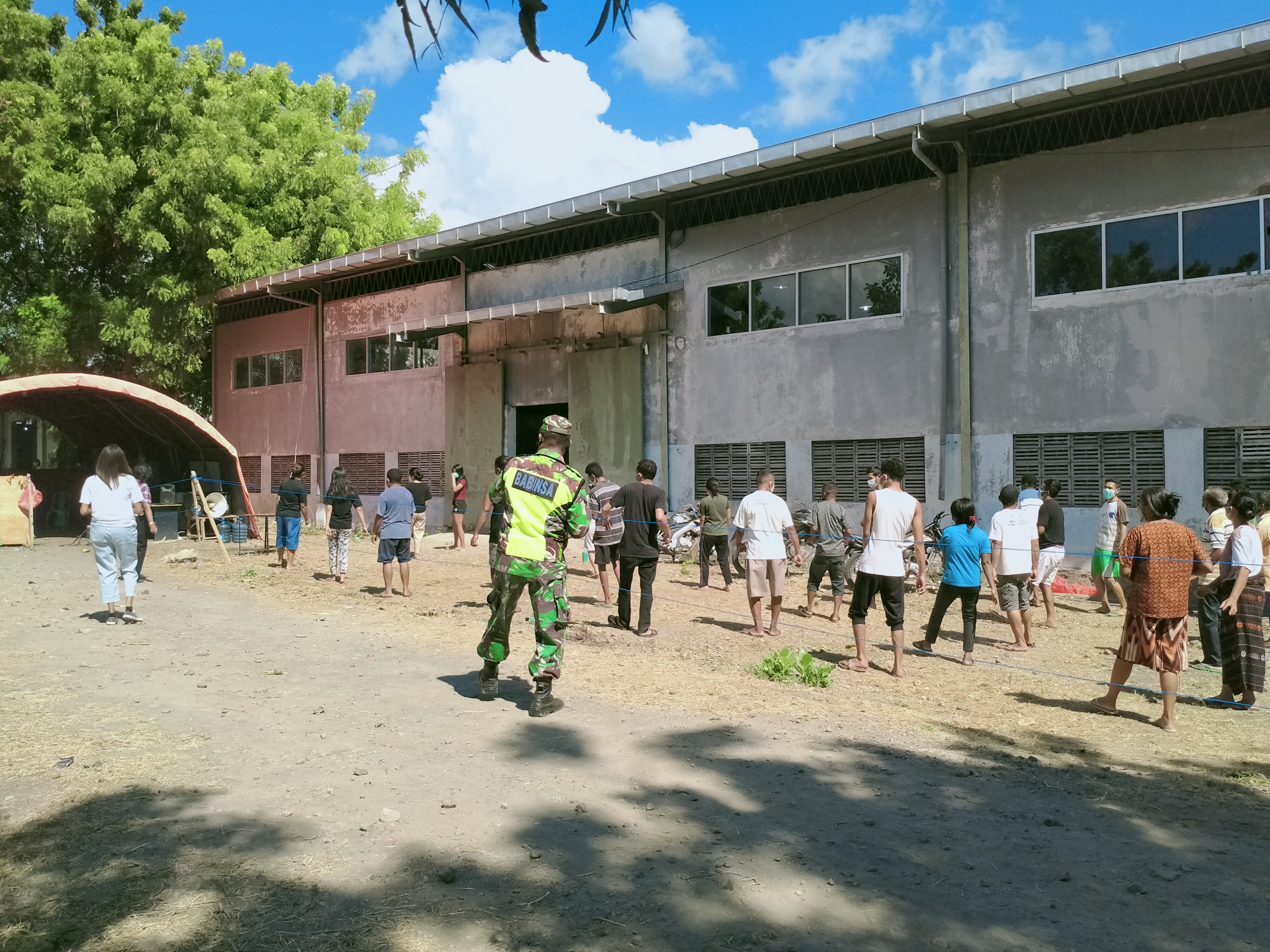 Suasana karantina terpusat pasien covid-19 di Kabupaten Sikka sudah tidak seramai dulu, kini tinggal enam pasien saja.