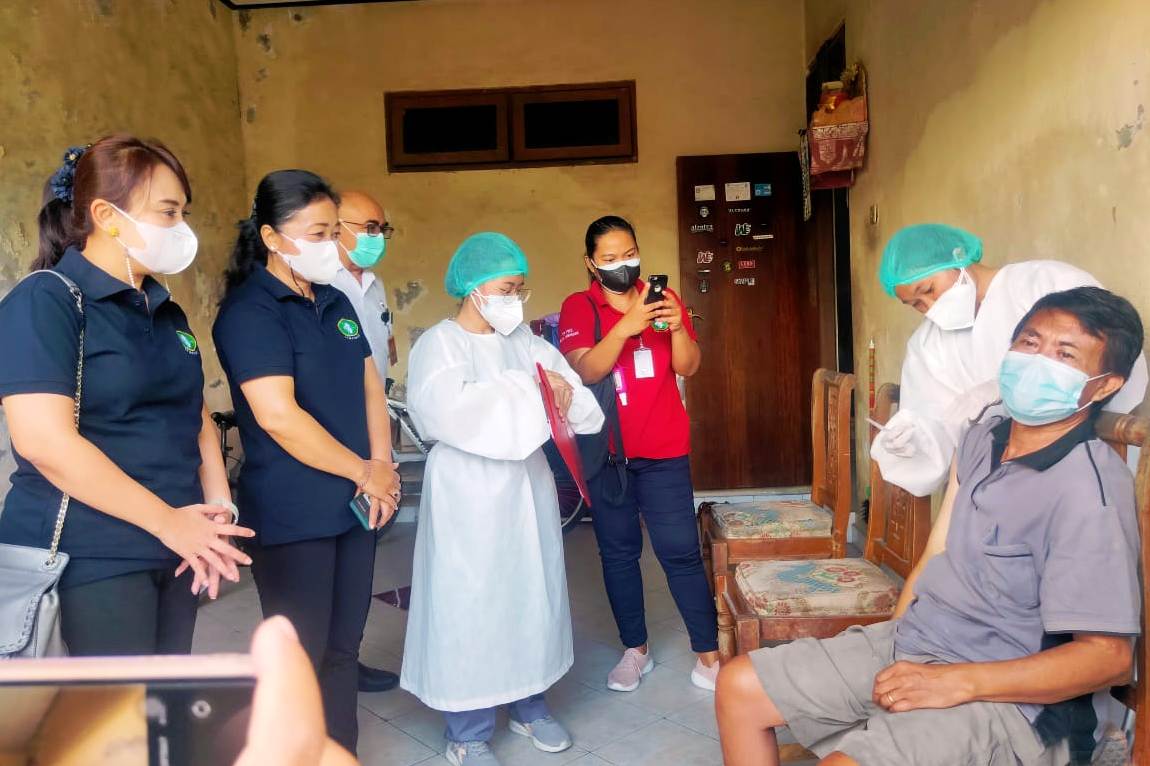 Pemkot Denpasar Lakukan layanan homevisit bagi penyandang disabilitas.