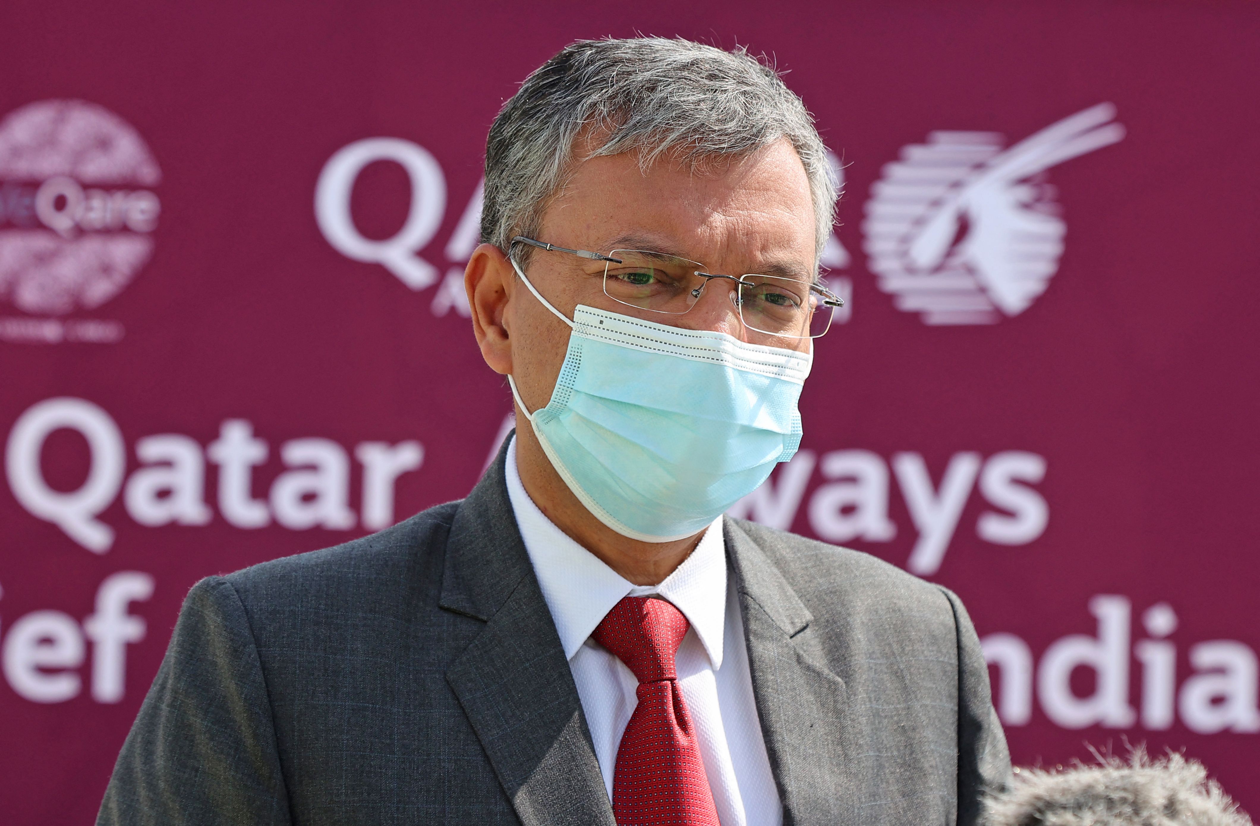  Duta Besar India untuk Qatar Deepak Mittal saat berbicara dengan wartawan idi Doha, Qatar.