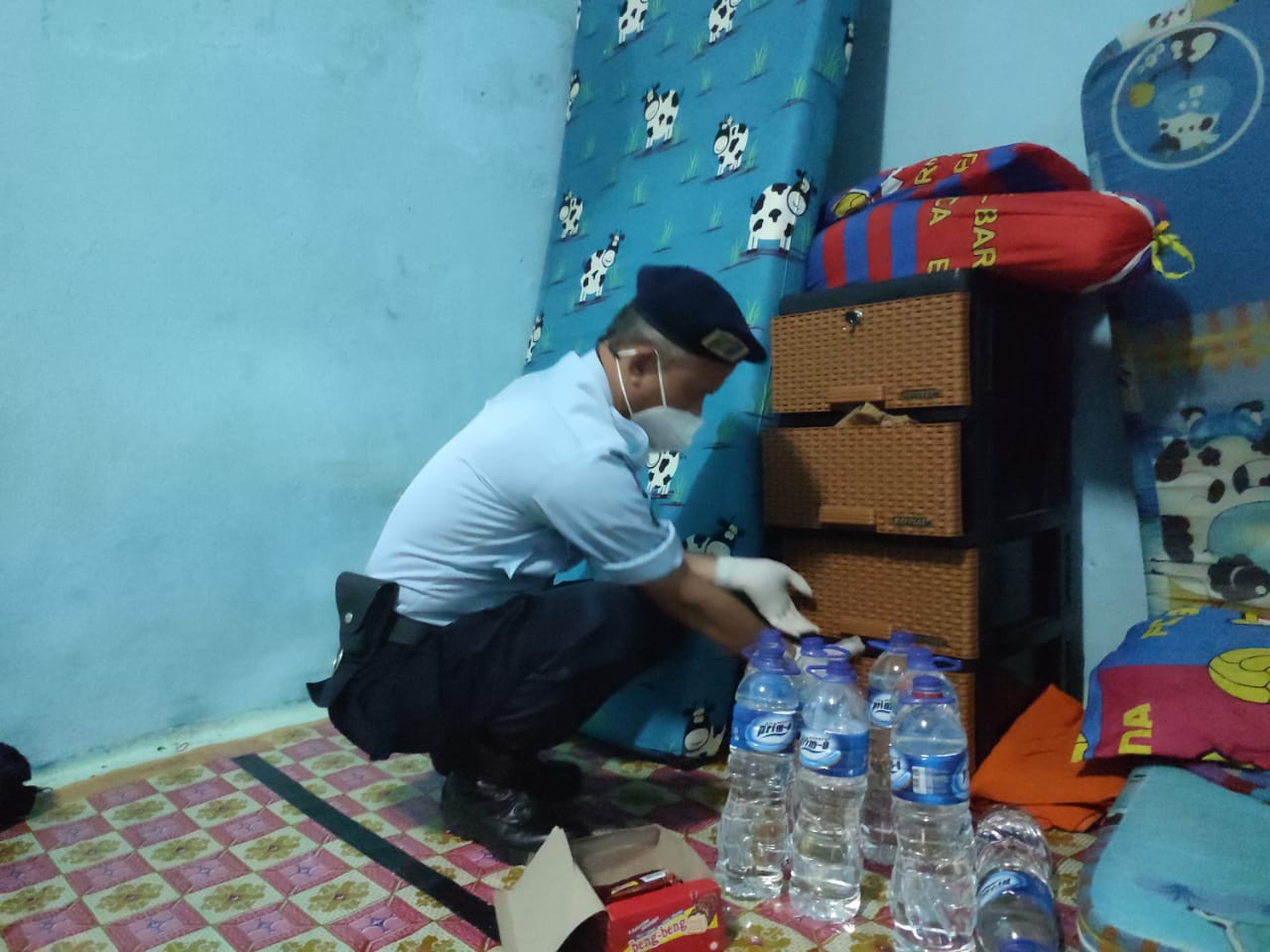 Petugas melakukan inspeksi mendadak di kamar tahanan Lapas Kelas IIB Tasikmalaya