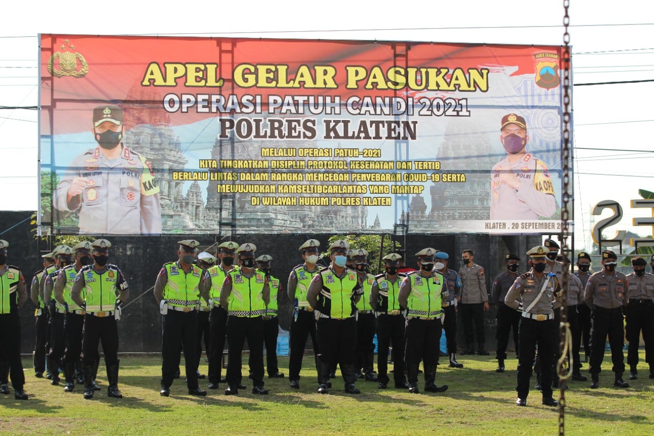Apel gelar pasukan Operasi Patuh Candi di Polres Klaten.