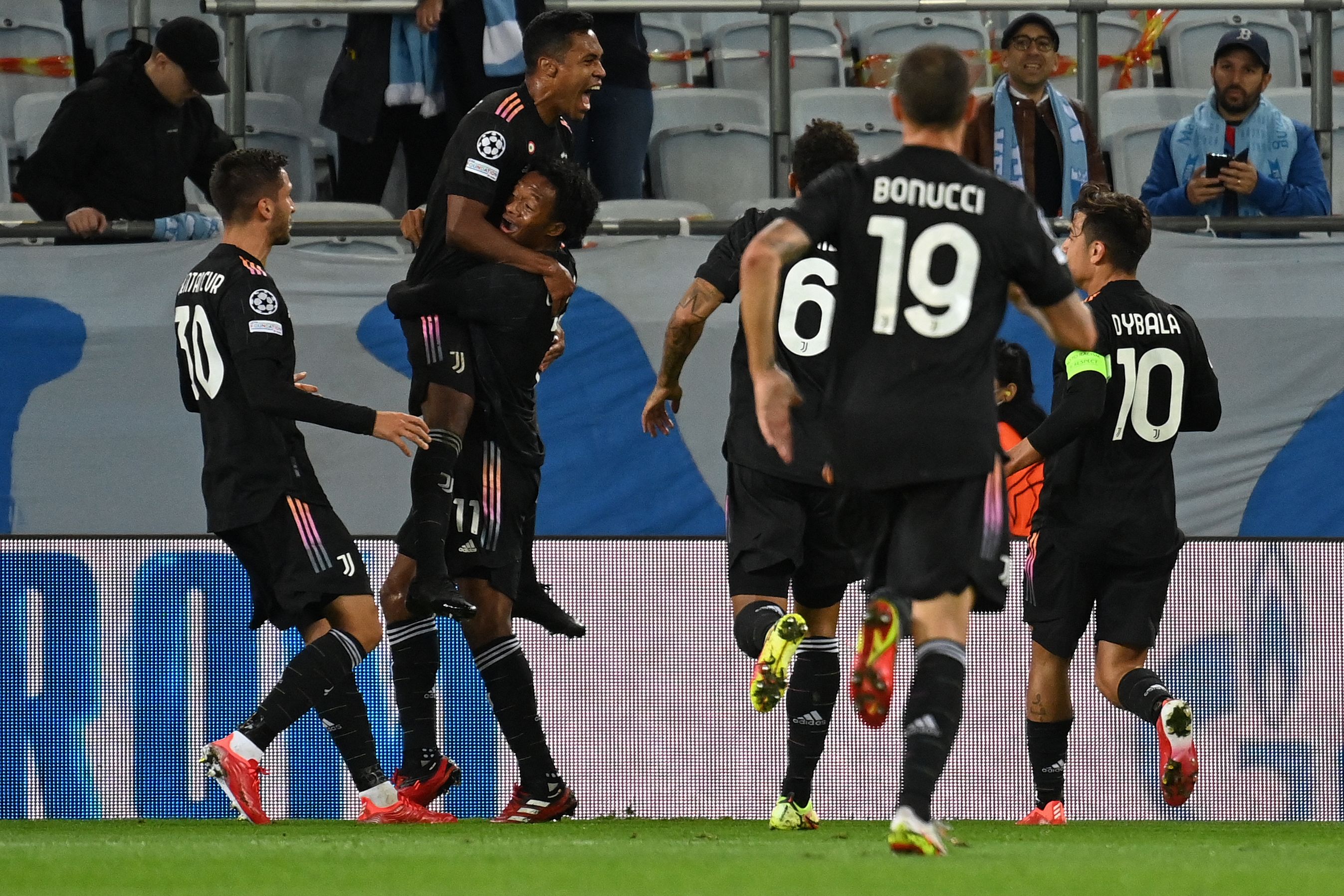 Para pemain Juventus melakukan selebrasi usai mencetak gol ke gawang Malmo di laga Liga Champions.