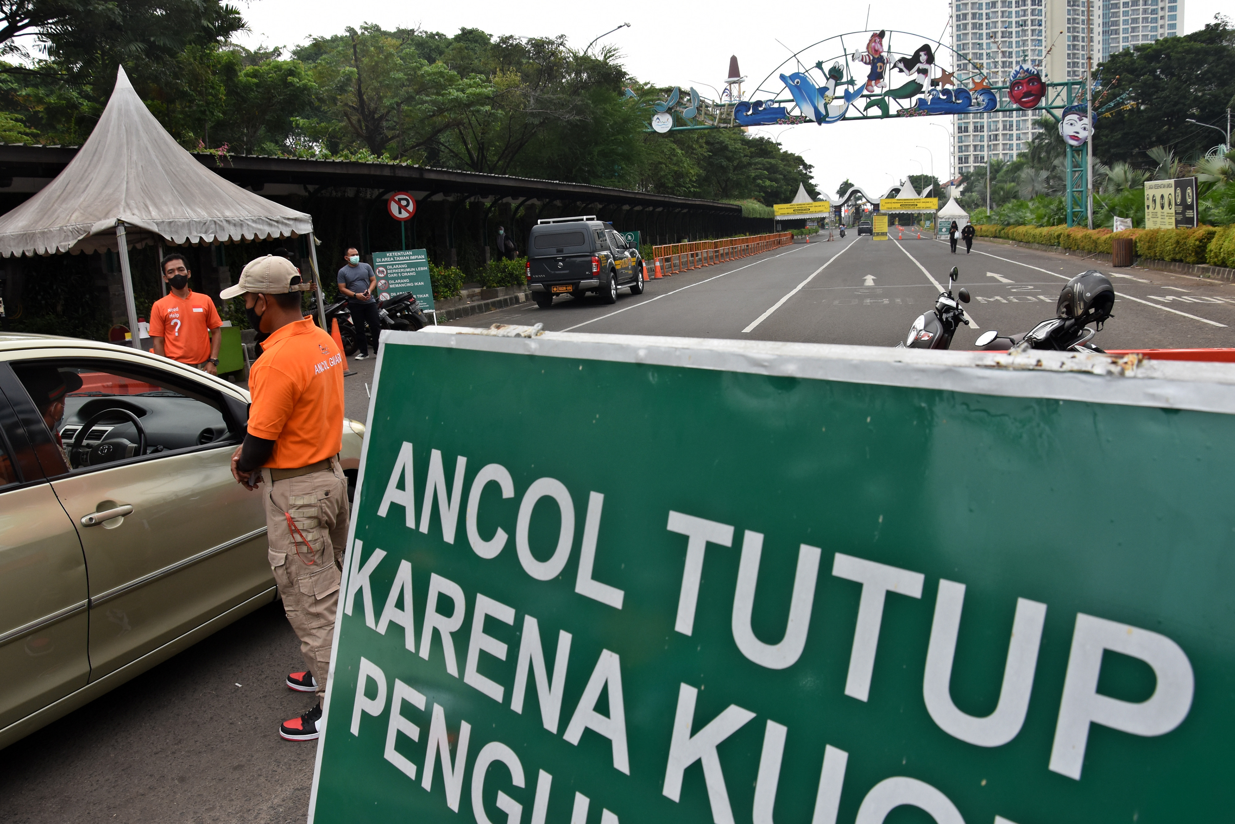 Pembatasan kunjungan ke ancol Jakarta, Rabu (23/6/2021).