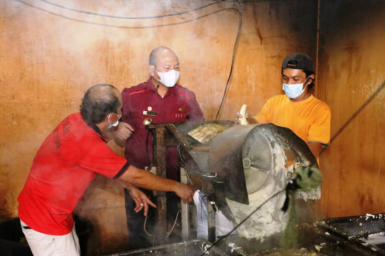 Bupati Taput Nikson Nababan.