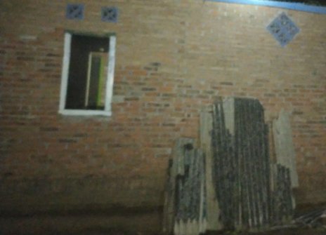 Rumah warga yang rusak diterpa angin kencang di di wilayah Lombok Tengah, Nusa Tenggara Barat.