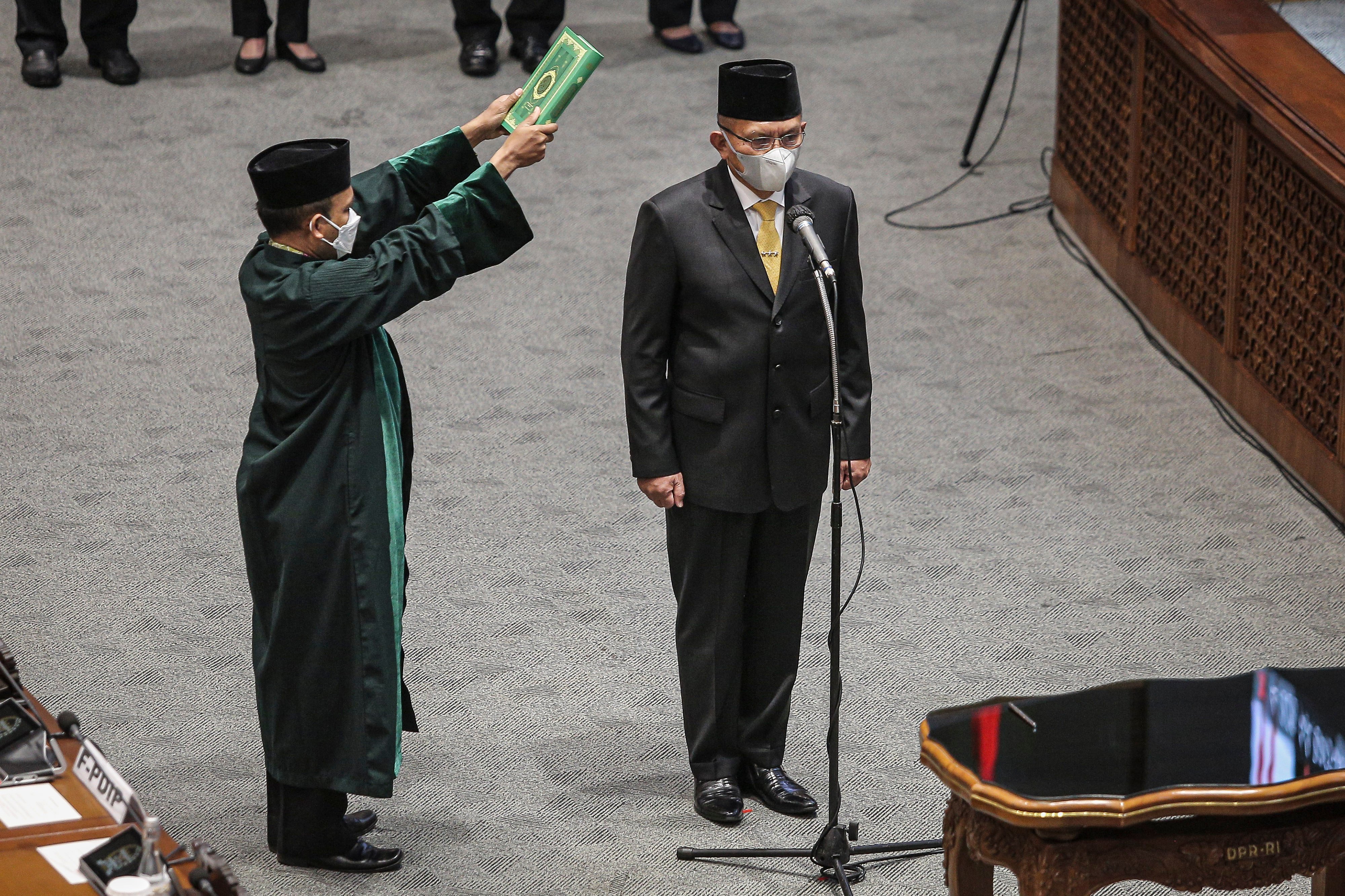 Lodewijk Paulus mengucap sumpah sebagai Wakil Ketua DPR