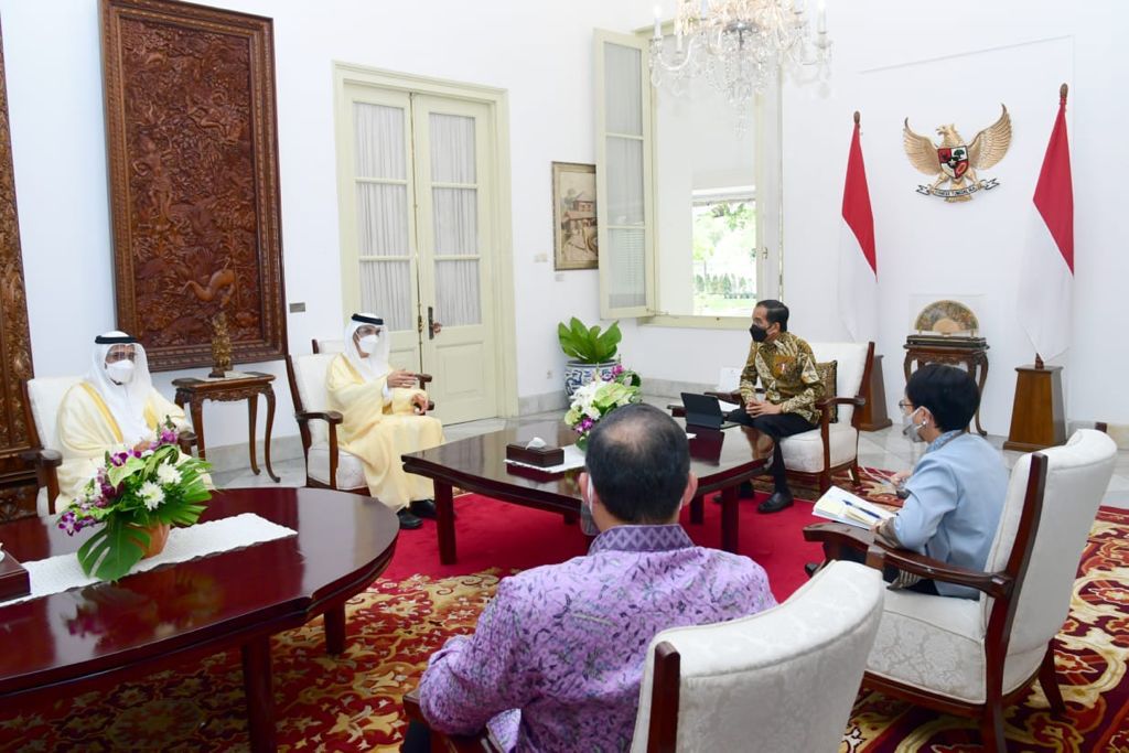 Presiden Joko Widodo bertemu dengan Menteri Negara Urusan Perdagangan Luar Negeri UEA Thani bin Ahmed Al-Zeyoud di Istana Merdeka.