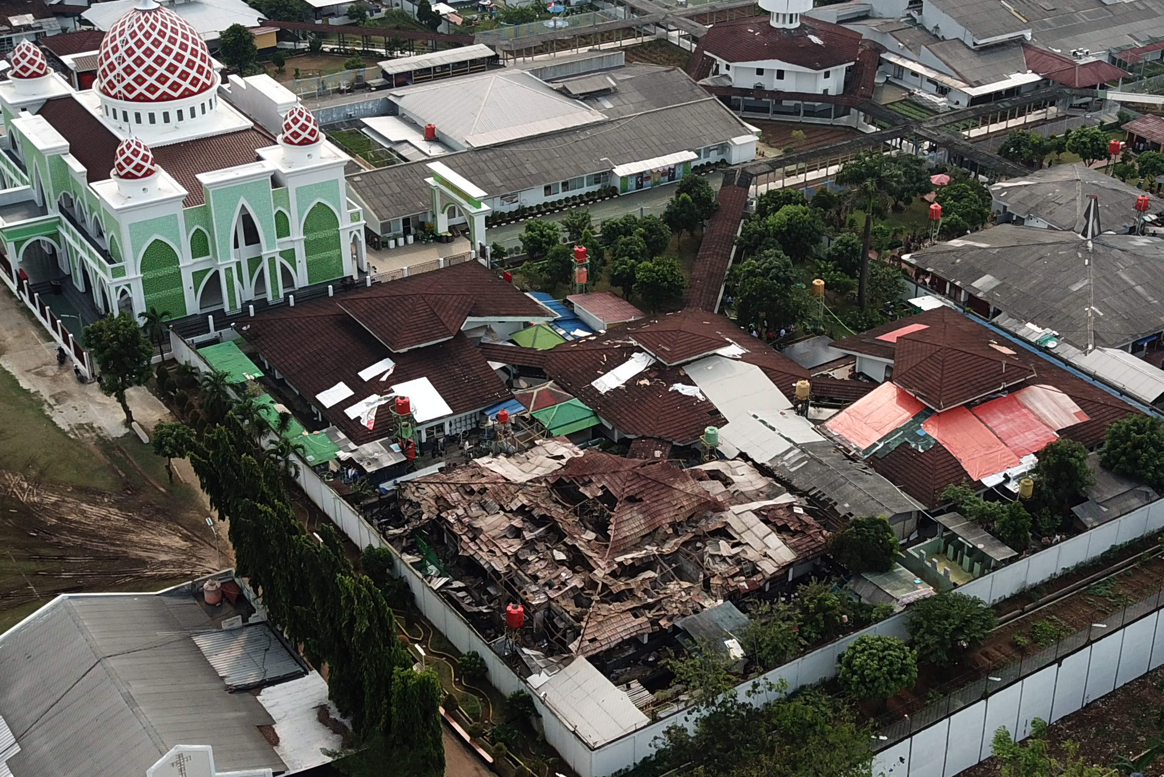 Foto udara suasana Lapas Kelas I Tangerang setelah kebakaran di Kota Tangerang, Banten, Rabu (8/90.