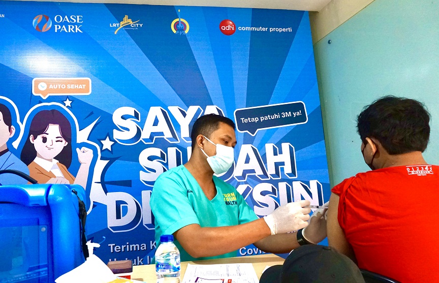Vaksinasi Covid-19 yang digelar Oase Park.