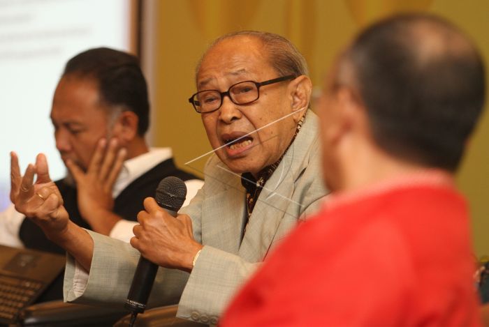 Prof Jacob Elfinus Sahetapy