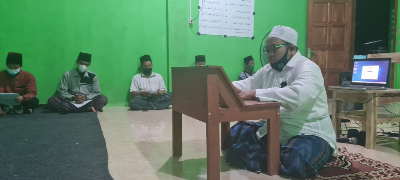 Para ulama yang berada di 65 titik Majelis Dzikir Al Tsawab di Pulau Jawa dan NTB menggelar doa bersama.