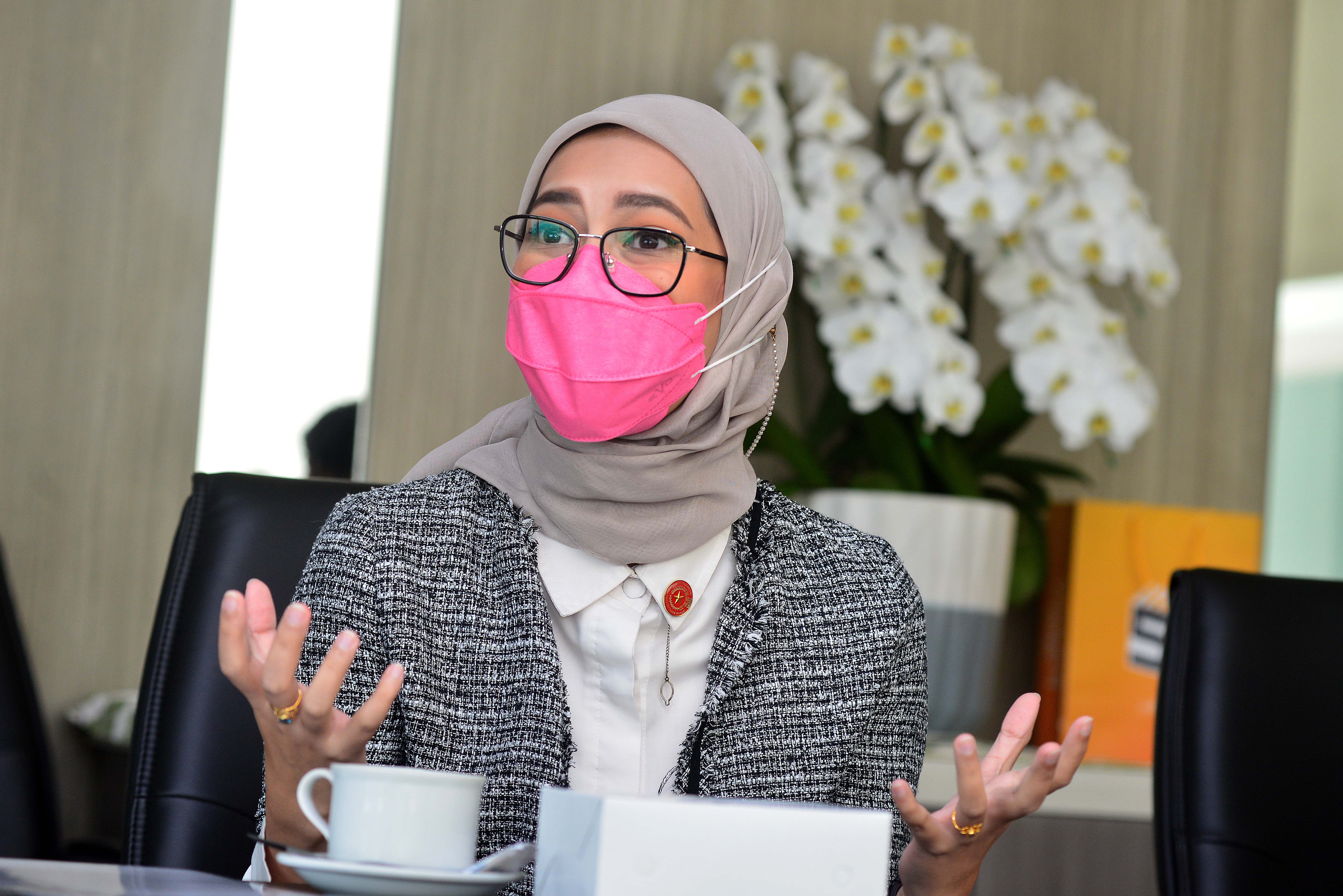 Staf Khusus Presiden Joko Widodo, Angkie Yudistia, saat berkunjung ke kantor Media Group di Jakarta.