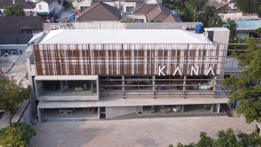Gedung showroom baru Kana Furniture yang bergaya arsitektur unik di Jalan Kemang Selatan Raya, Jakarta. 