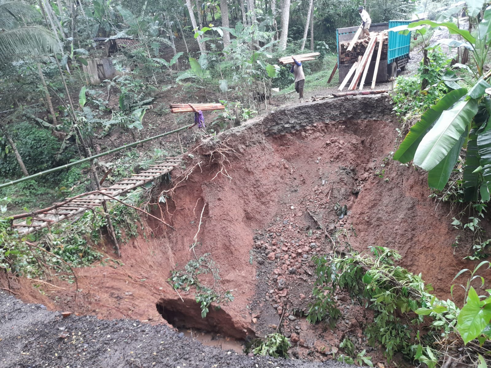 Hujan Lebat Berdurasi Panjang, Waspadai Tanah Longsor 