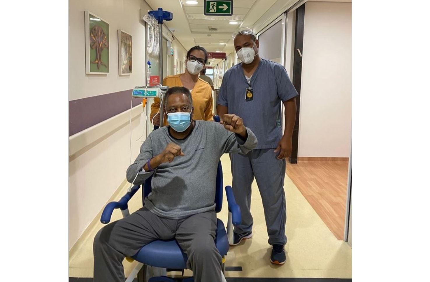 Legenda sepak bola Brasil Pele di rumah sakit.