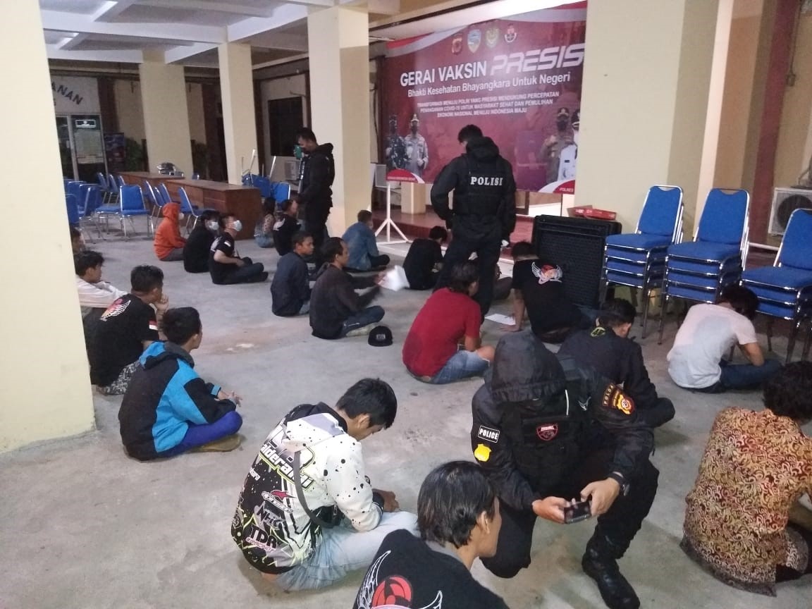 Tim Maung Galunggung Polresta Tasikmalaya menangkap 28 pemuda dan pemudi diduga tengah melakukan pesta miras oplosan.