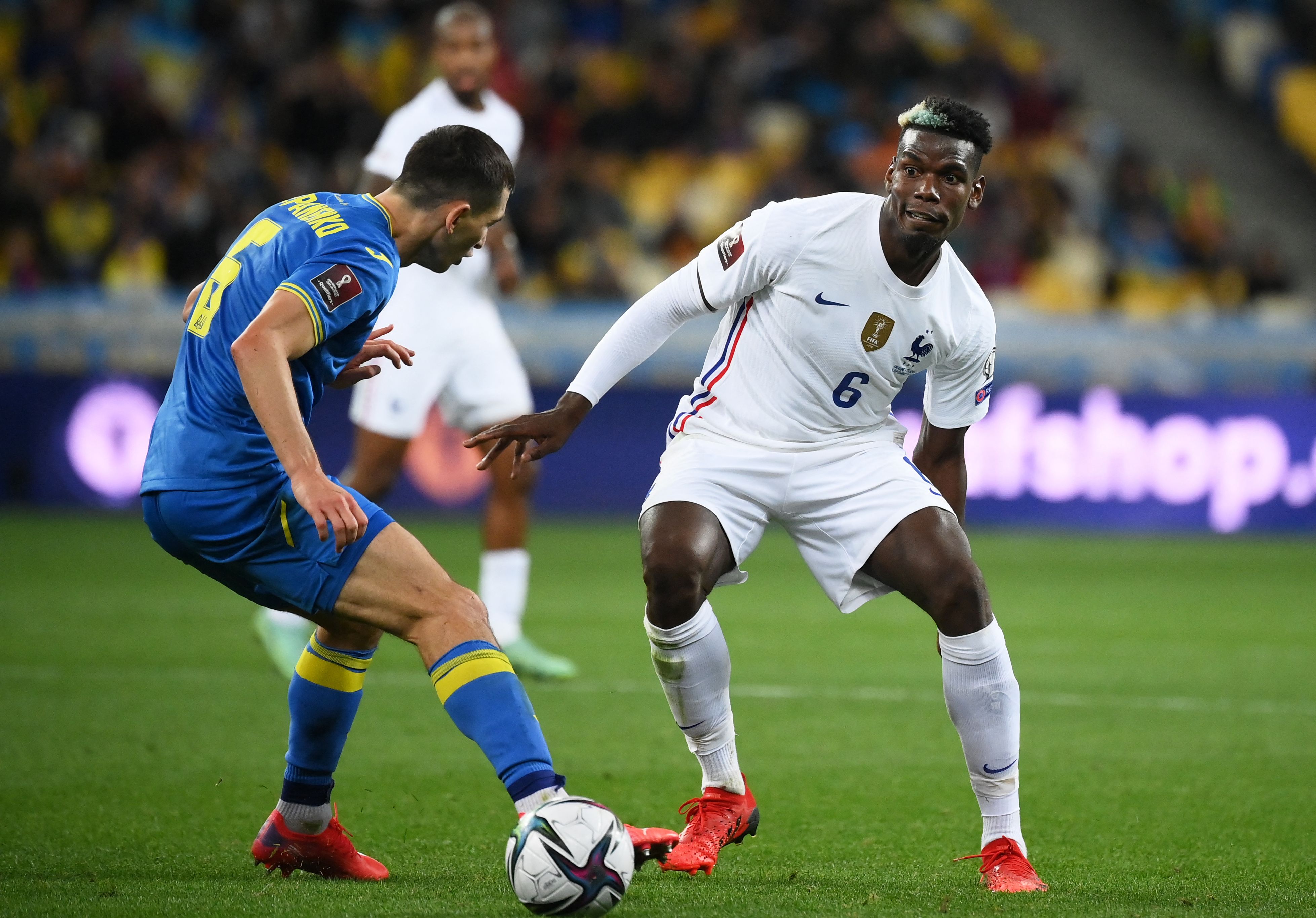 Laga antara Prancis melawan Ukraina dalam babak kualifikasi Piala Dunia Grup D.