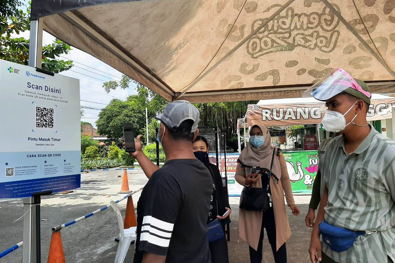 Gara-gara harus scan barcode dengan aplikasi PeduliLindungi, Kebun Binatang Gembira Loka sepi pengunjung.