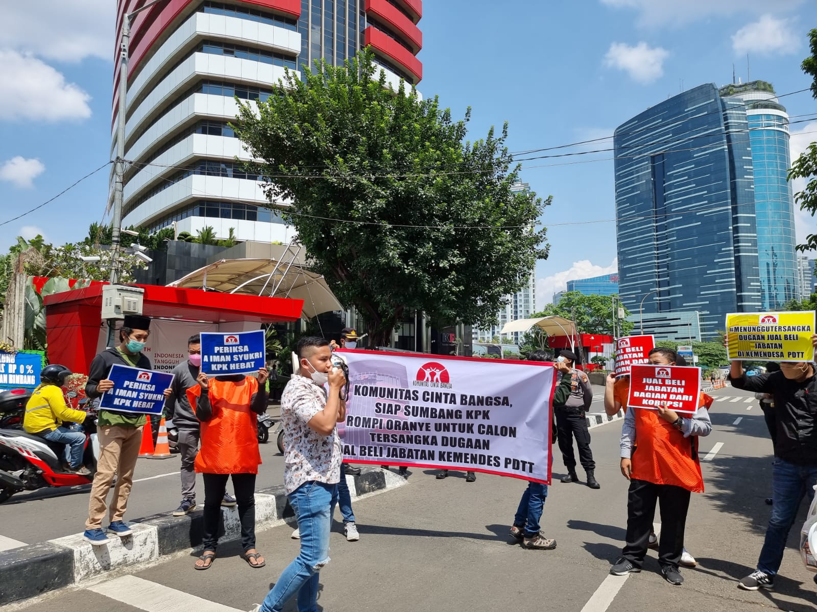 Komunitas Cinta Bangsa meminta KPK untuk mengusut tuntas jual beli jabatan di Kemendesa PDTT, Kamis (23/9).