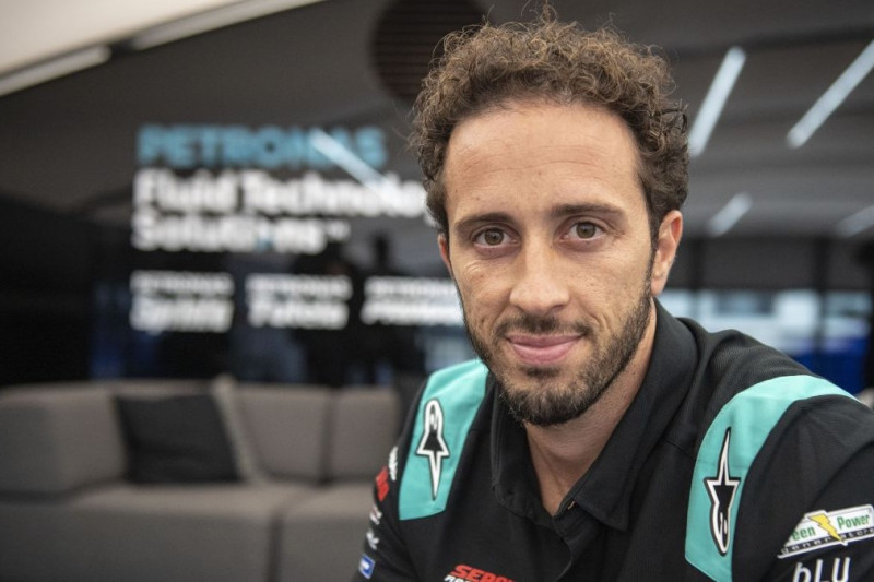 Andrea Dovizioso berseragam Petronas Yamaha SRT