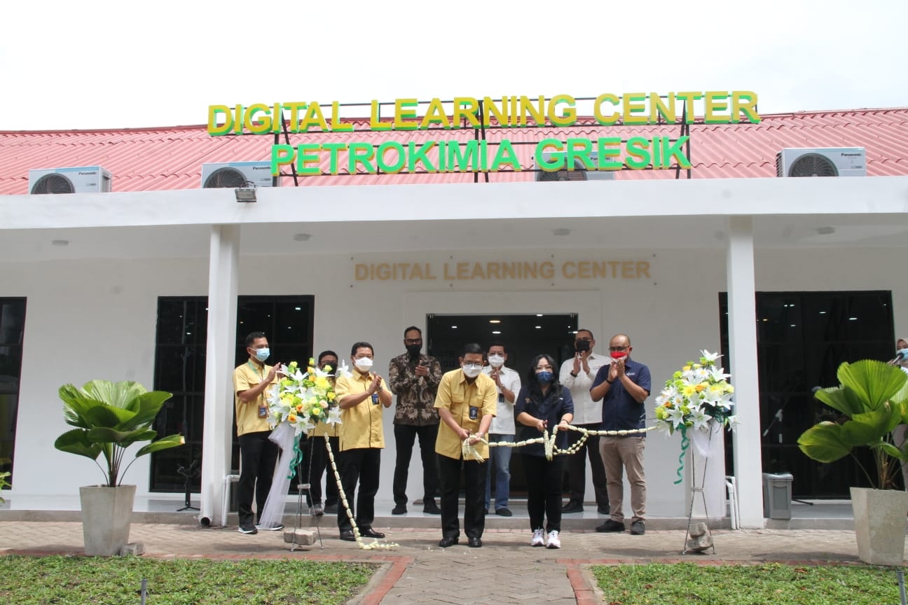 Peresmian Digital Learning Centre Petrokimia Gresik