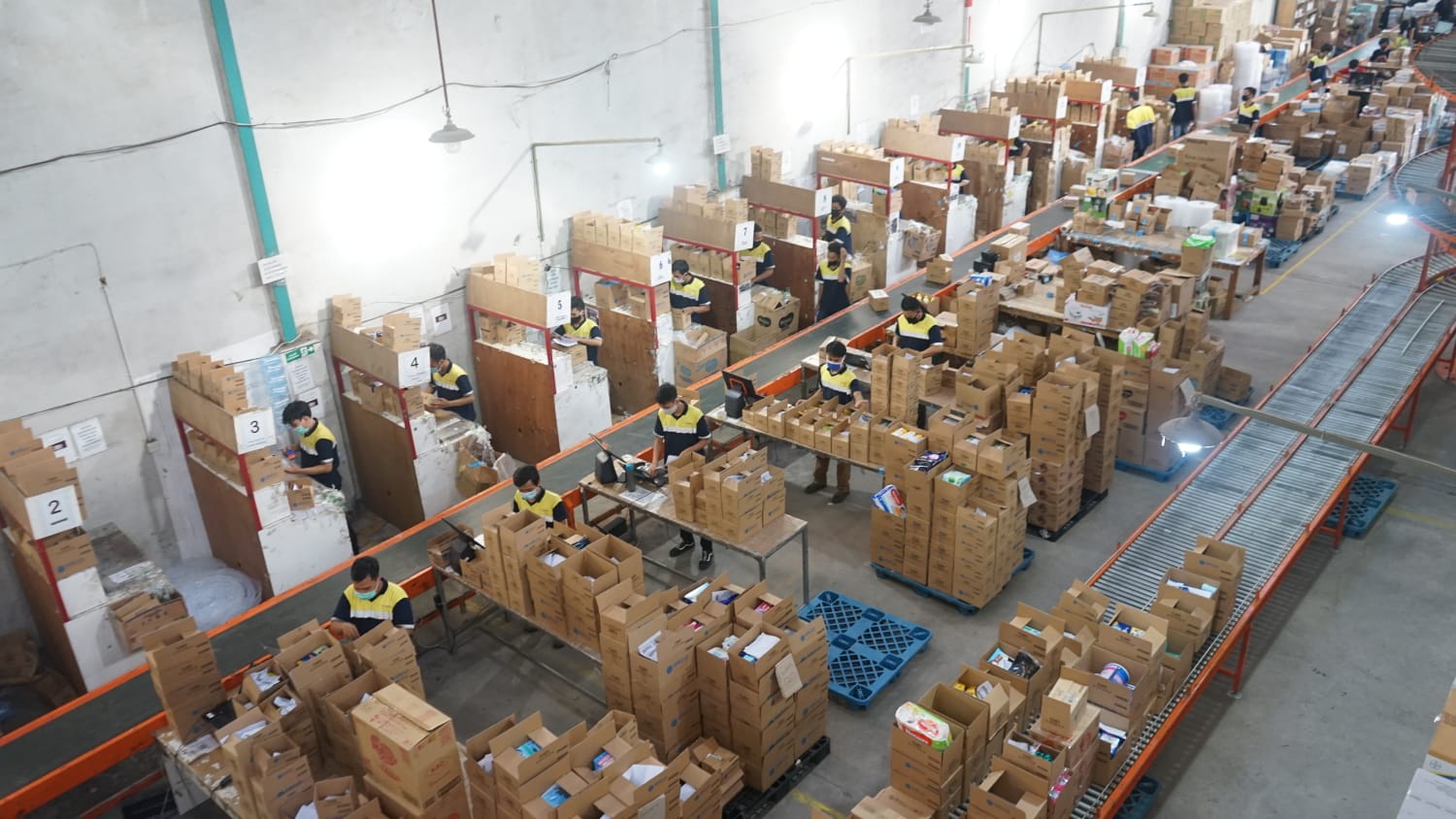 Ilustrasi gudang operasional Sirclo