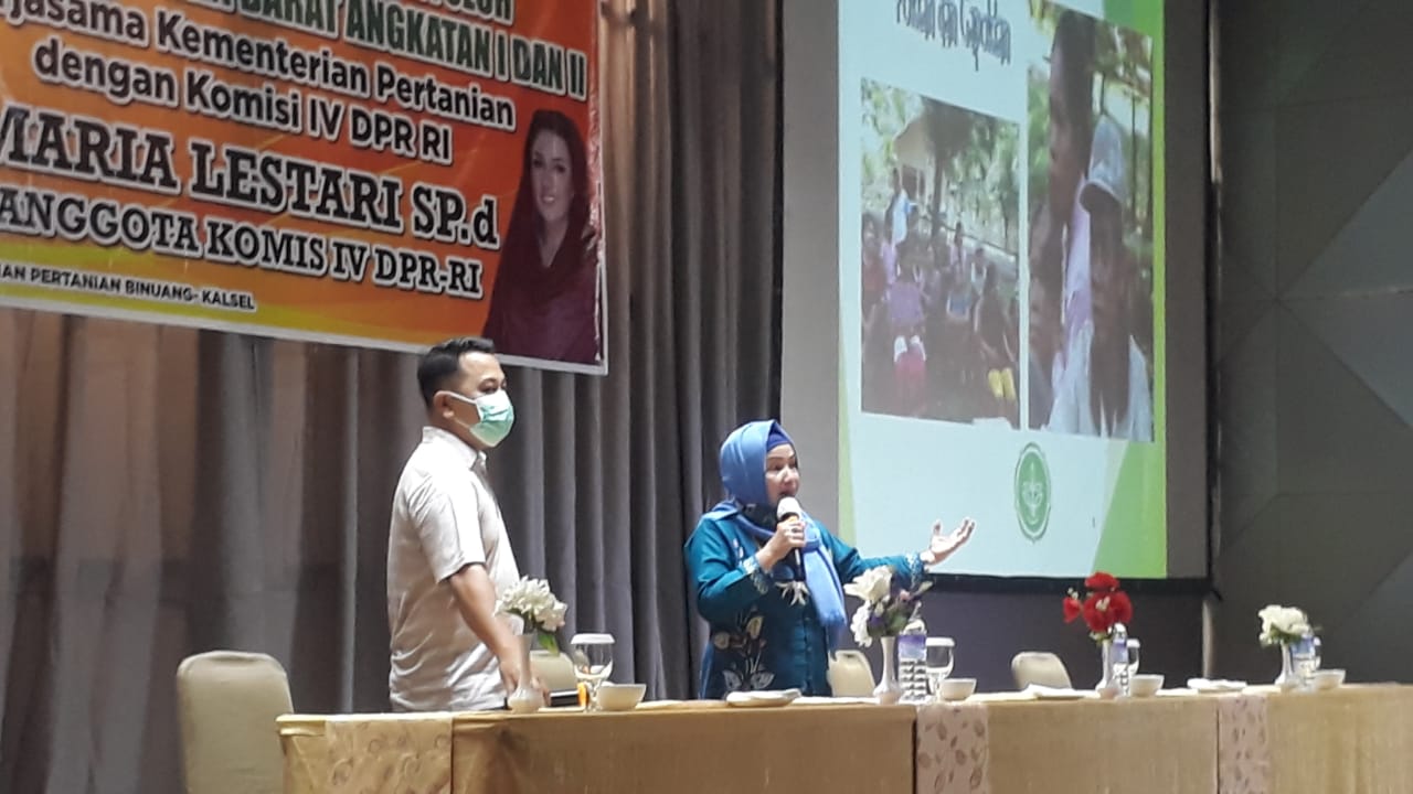 Kegiatan bimbingan teknis Kewirausahaan untuk pemuda dan petani milenial di Hotel Golden Tulip, Pontianak, Kalbar. 