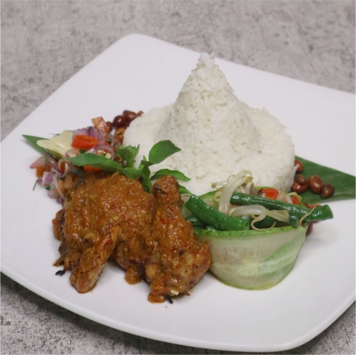 Yello Hotel Manggarai kembali memberikan suguhan yang memanjakan lidah para tamu hotel. 