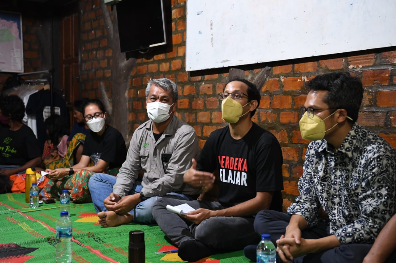 Mendikbudristek Nadiem Anwar Makarim (kedua dari kanan).