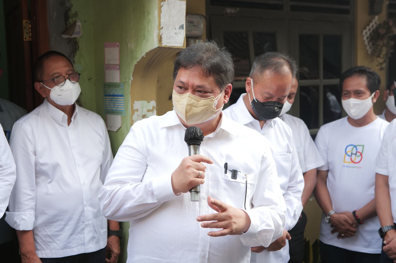 Menko Perekonomian Airlangga Hartarto melakukan kunjungan ke Kota Solo, Jawa Tengah, Kamis (23/9). 