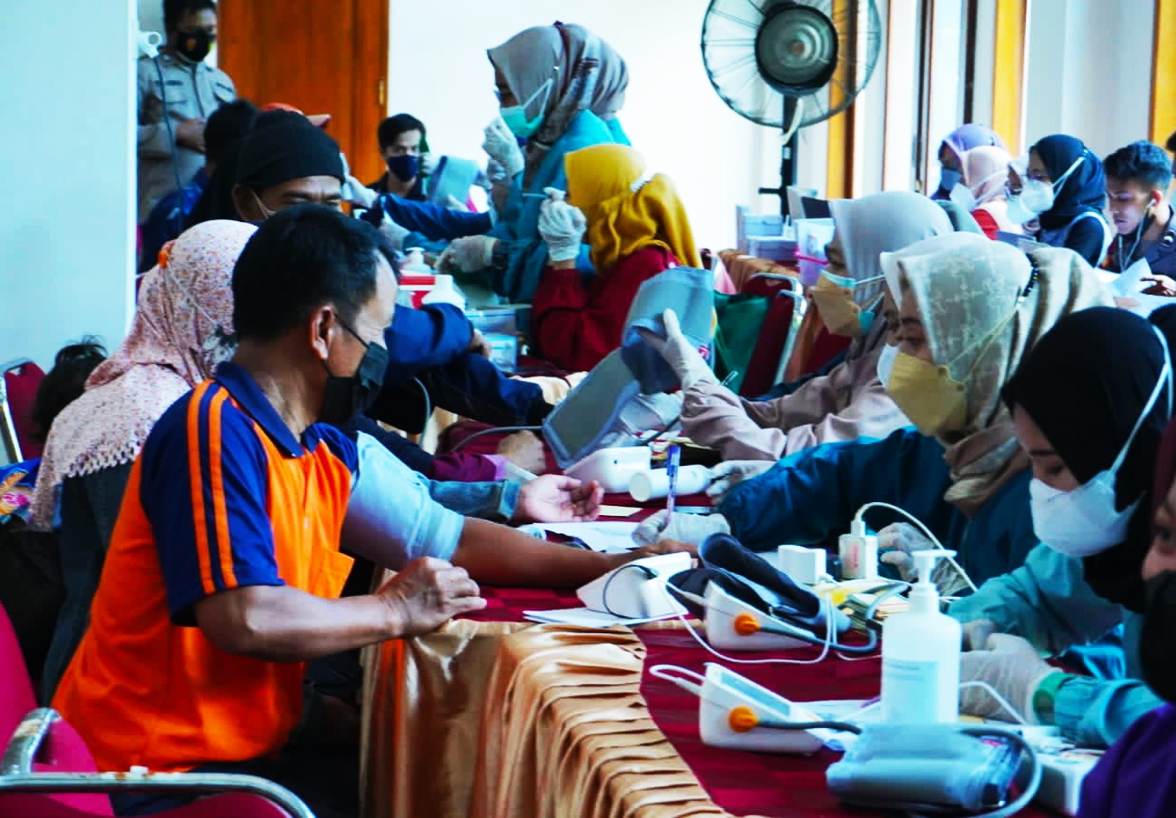 Serbuan vaksinasi covid-19 oleh TNI-Polri di Gedung Wonggolo Klaten.