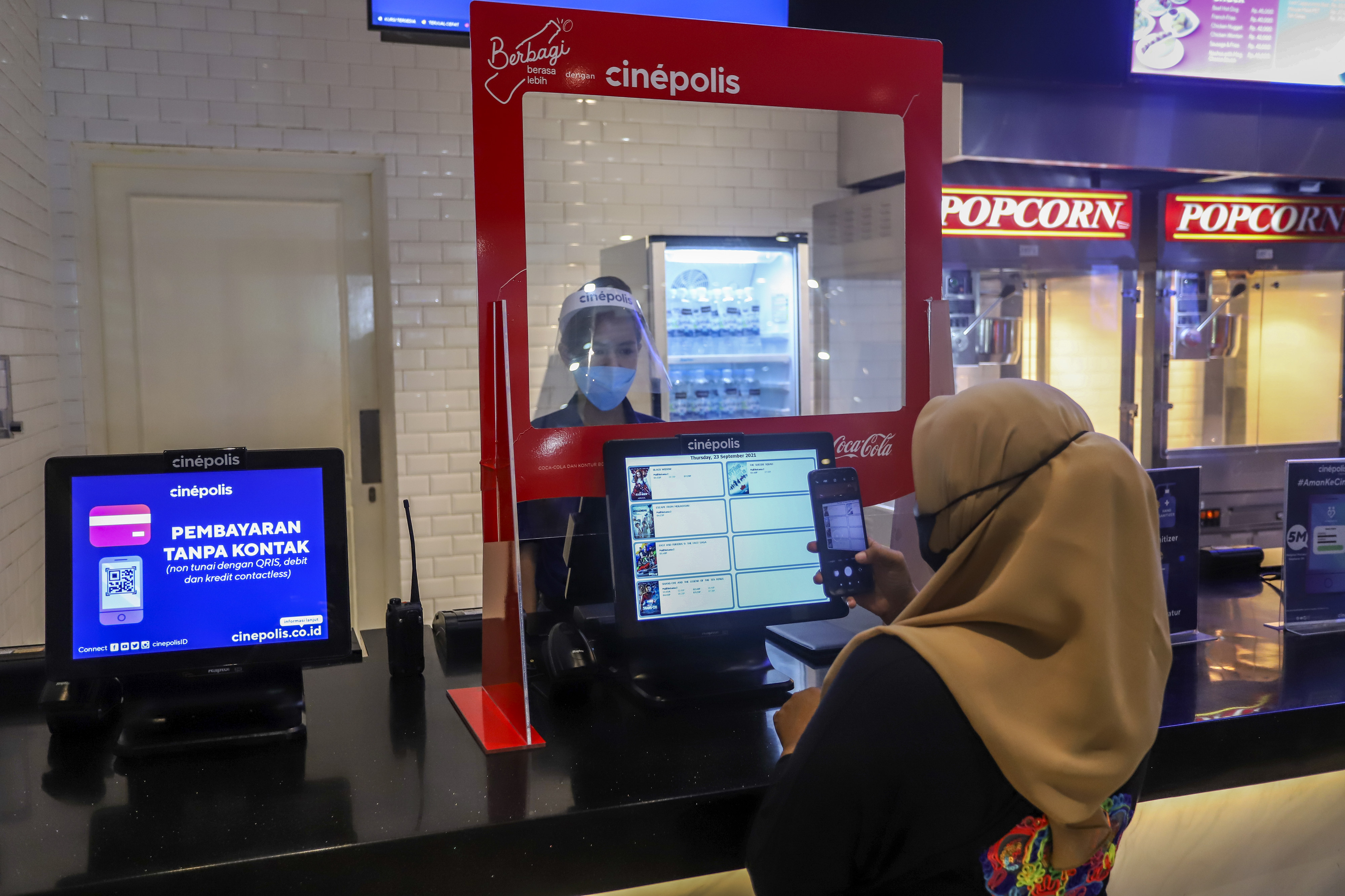 Ilustrasi: Pelayanan perizinan onlen di Batam, akan seperti saat hendak memesan tiket bioskop.