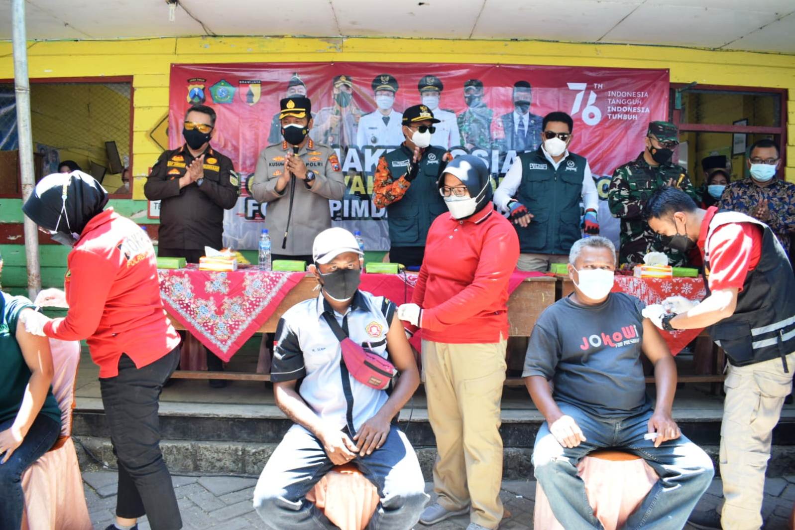 Ilustrasi vaksin di wilayah terpencil.