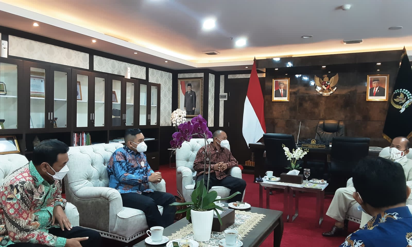 Wakil Ketua MPR Syarief Hasan menerima audiensi Dewan UKM Indonesia