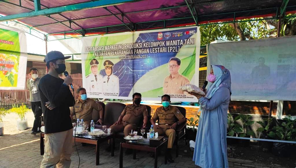 Kegiatan Digitalisasi Marketing Produki Kelompok Wanita Tani di Kota Makassar, Sulawesi Selatan. 