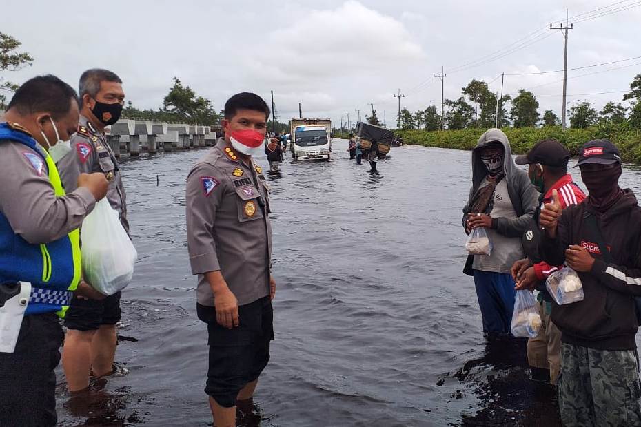Banjir di Jalan Trans Kalimantan Kalteng